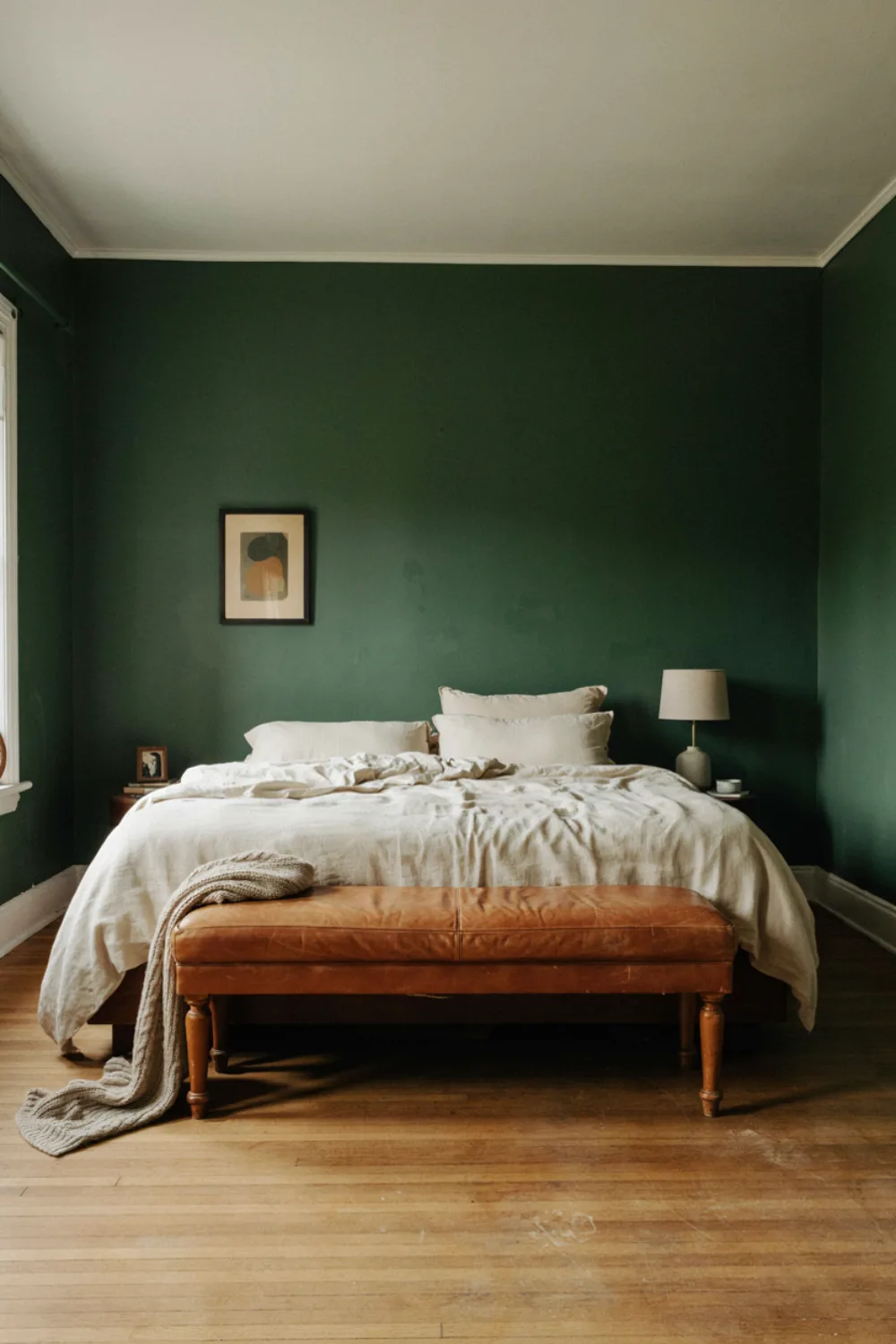 Bedroom with a beautiful color combination: forest Green & Cognac: Rich and Grounded