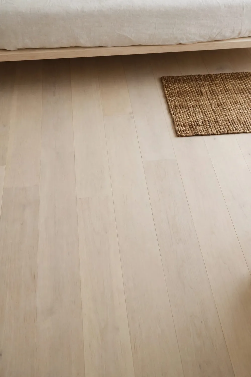 Minimal olive green japanese zen bedroom: keep the Floor Beside the Bed Nearly Empty