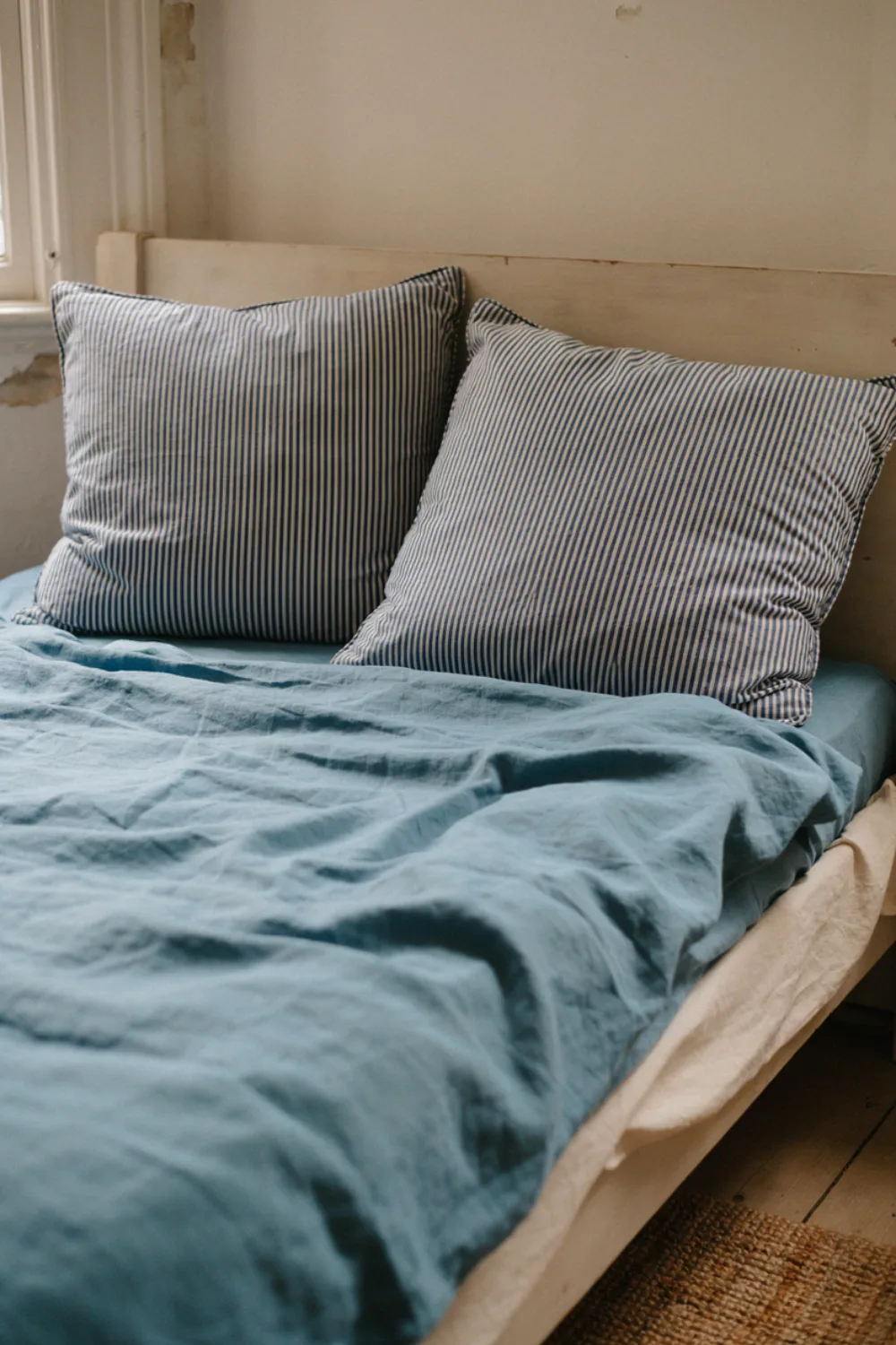 Calm bedroom with sky blue bedding: line Up Blue-and-White Striped Cushions