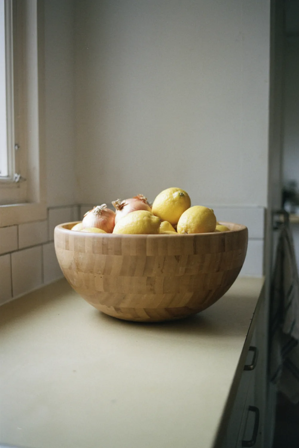 Bright tiny kitchen: keep One Beautiful Bowl as the Only Decor